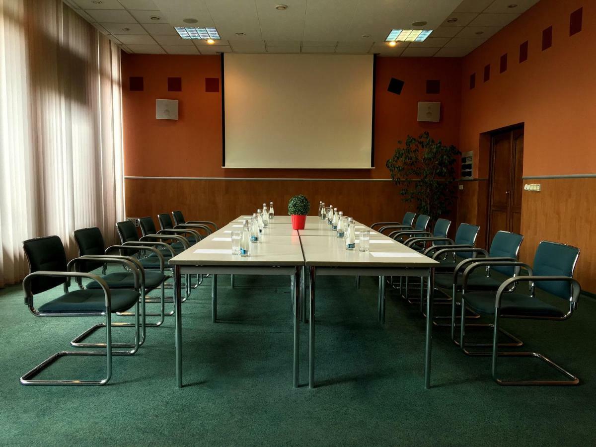 Perla Oleśnica Exterior foto